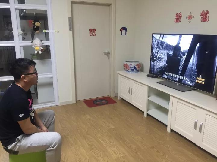 组织党员教师观看了12月4日晚黄金时段播出的“宪法的精神 法治的力量——CCTV2017年度法治人物颁奖礼”