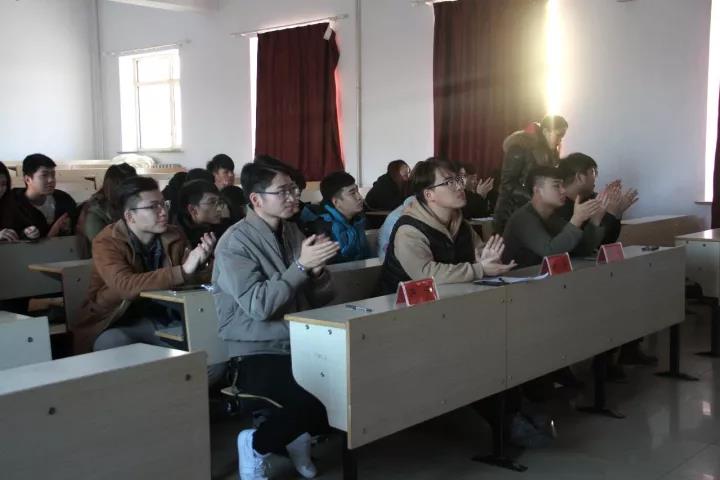 学生开展“学宪法 讲宪法”活动